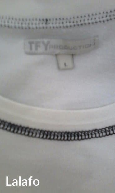 beli komplet sako i pantalone: Kvalitetna bela majca, tfy product, veličina L, sa diskretnim vezom na — 4