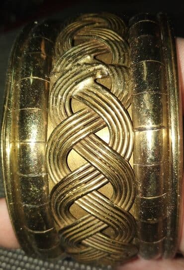 Accessories: NARUKVICA METALNA MOCNO IZGLEDA — 2