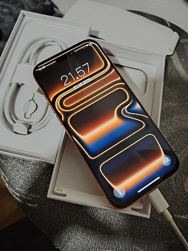 Mobile Phones & Accessories: IPhone – bakarno/narandžasta boja Opis: - Ekran sa “Dynamic Island” — 2