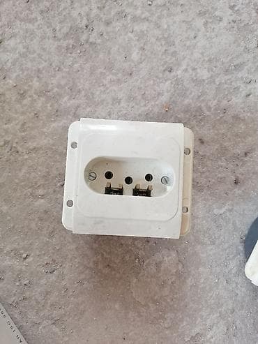 ormar za odecu: Trofazni zidni prekidač i utičnice – komplet za instalacije - — 2