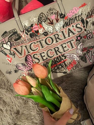 victoria secret neseseri: Victoria’s Secret kozna torba original 3000 din — 4