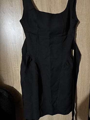 38 dresses: Crna elegantna haljina bez rukava - Klasičan kroj sa širokim — 1