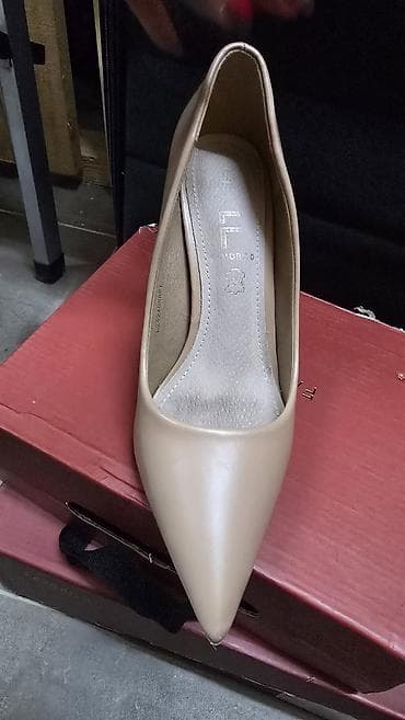 ecco sandale zenske: Elegantne ženske salonke – nude/bež boja - Model: klasične špic — 2