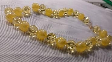 Ogrlica od perli u žućkastim tonovima - Elegantna ogrlica sastavljena