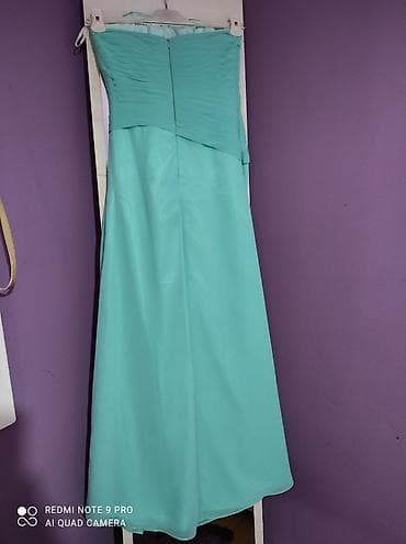 svecani top: Svecana nezno zelena haljina, velicina S, duzina 133, poluobim grudi — 2