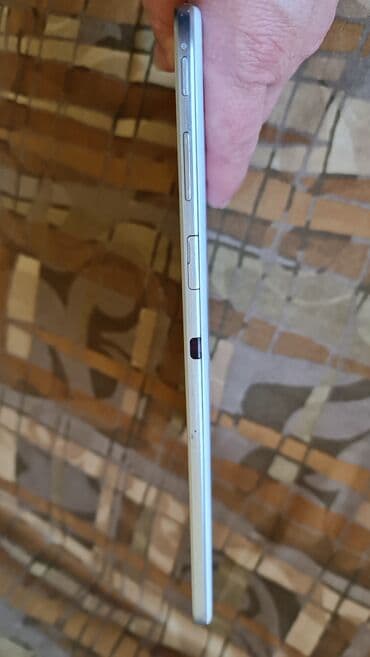 PDA i oprema: Tablet samsung kao nov veliki 10 inca,ispravan saljem slike koga — 5