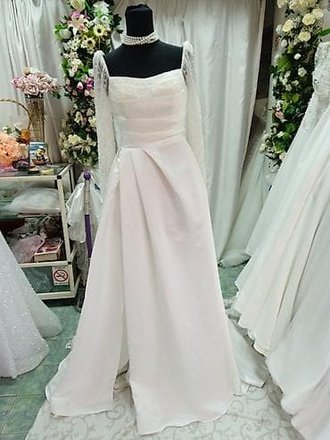 svecane haljine slike: Elegantna duga bela haljina sa kvadratnim izrezom i providnim dugim — 2