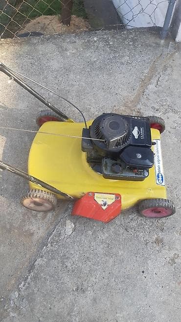 Chainsaws: Benzinska kosačica za travu – Briggs & Stratton motor - Motor at lalafo.rs — 2 Chainsaws: Benzinska kosačica za travu – Briggs & Stratton motor - Motor — 2