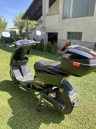 Motocikli i skuteri: Električni skuter ICON Hunter 14 - Crna boja, moderan ugaoni dizajn — 3