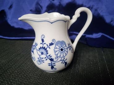 oprema za krevetac: Nov,vintaz bokal za mleko,original cvibl mustra. Nov porcelanski — 4