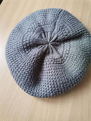 Zimska ženska kapa. Veoma topla kapa za zimu. Malo nošena, stanje