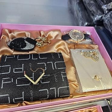 Novčanici: Idealan poklon za 8 mart 😍 Kvalitetan ženski set Cena: 2900 dinara — 2