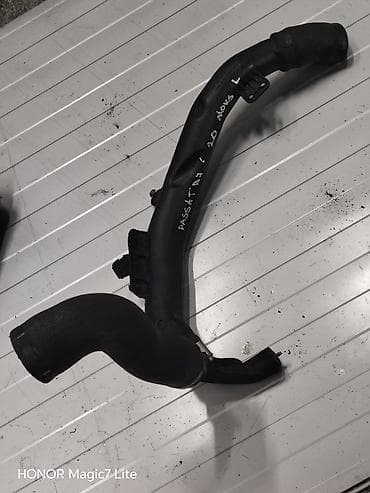 gume polovne: Pasat b7 2.0 TDI 140 KS levo crevo interkulera — 1