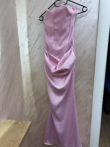 mint haljine: Elegantna duga večernja haljina u nežno roze boji. - Kroj: uska — 1