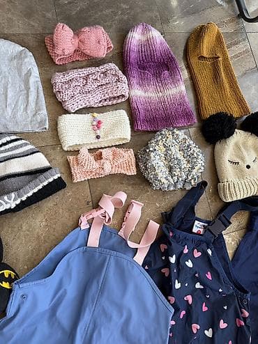 Zimski paket odece za uzrast od 6 do 9/10 godina. 4 skafandera, kape