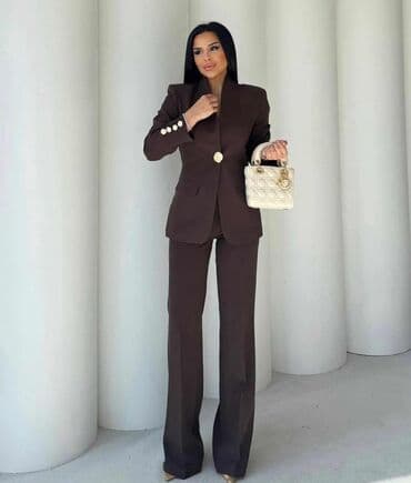 elegantni kompleti sa pantalonama: Elegantno žensko odelo u više boja, sa sakoom i pantalonama. Sako ima — 8