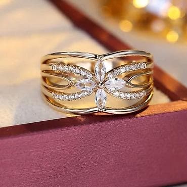 prada torba cena: Vel:od 7 do 9
Cena:1700 din 
💋 — 1