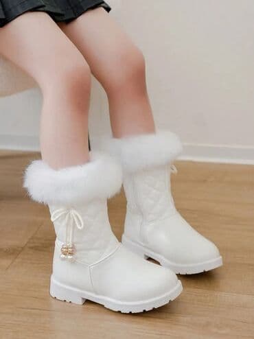 Gumene čizme: Cena:2500din Dostupni brojevi:38 Poručuje se isporuka za desetak — 12