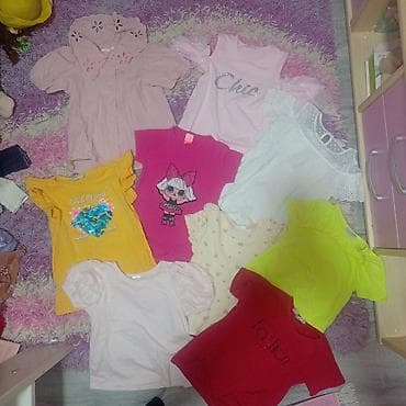 Lot dečijih majica za devojčice – kratki rukav, različiti modeli i