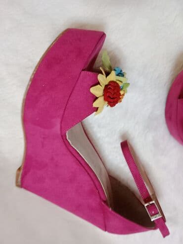 c a papuce: Sandals, 40 — 7