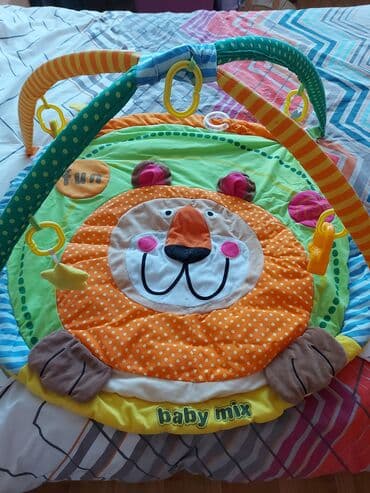 Bebi gimnastika sa igrackicama, koriscena u ocuvanom stanju. Podloga at lalafo.rs Bebi gimnastika sa igrackicama, koriscena u ocuvanom stanju. Podloga