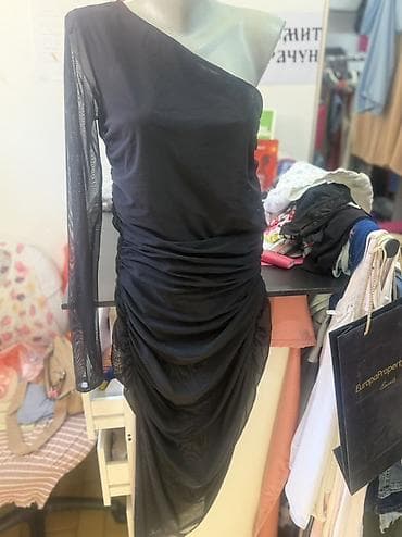 Zara elegantna asimetrična haljina - Model: jednoručna/asimetričan