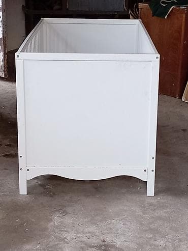 forma ideale ormari za decu: Bebi krevetac, bela boja - Materijal: masiv/drvo i MDF, lakirano u — 1