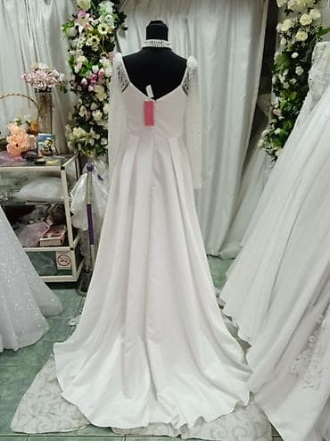 svecane haljine slike: Elegantna duga bela haljina sa kvadratnim izrezom i providnim dugim — 5