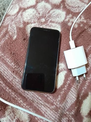 Apple iPhone X (srebrni) + punjač - Ekran 5.8" Super Retina OLED