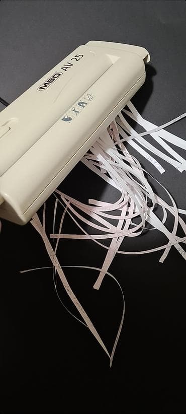 MBO AV 25 je mali, moćni električni uništavač papira (šreder), nemačke na lalafo.rs MBO AV 25 je mali, moćni električni uništavač papira (šreder), nemačke