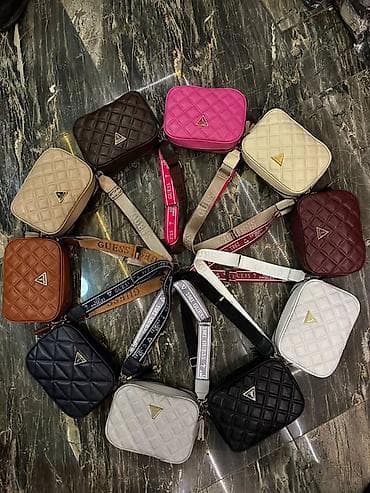 guess mala torba: Ženske crossbody tašne sa prošivenim dezenom u više boja. Kompaktna — 1