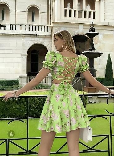 Men's Clothing: Floral mini haljina sa puf rukavima i vezivanjem na leđima - Kroj — 2