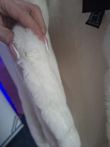 FOREVER 21 ženska bunda od veštačkog krzna - Model: kratka — 3