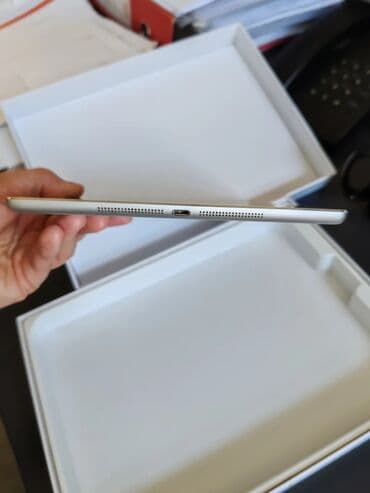 frizider za kamion 24v: HITNOOOoooo Ipad Air 16gb memorije IOS 12 savršen za surfovanje — 9