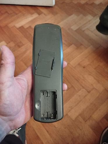 Auto elektronika: Daljinski za Aiwa Aiwu radio liniju.Ispravan.Koristi deblje — 5