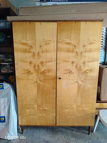vitrine retro: Retro spavaća soba: - 2 kreveta(bez dišeka), - 2 ormara, - 2 komode — 8