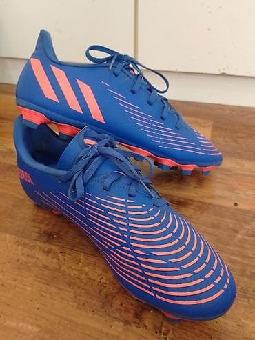 Kopacke Adidas PREDATOR broj 41 su u odlicnom stanju sa sitnim