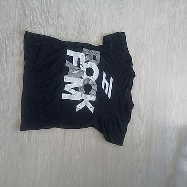 gant majice: Crna majica kratkih rukava sa velikim belim/ sivim printom „ROCK FAM“ — 2