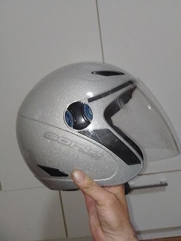 Kaciga za motor L velicine je potpuno ispravna u dobrom je stanju sa