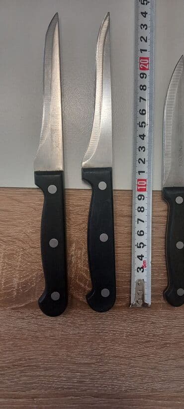 kalupi za oraščiće cena: Kuhinjski noževi 4 komada. Cena je za sva 4 noza. Novi Beograd — 2