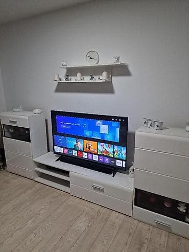 polica za sank: Polica za tv — 9