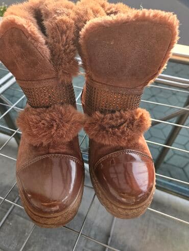 Zimske čizme – braon 39 jednom nosene bez mane - Topao, mekan krzneni na lalafo.rs Zimske čizme – braon 39 jednom nosene bez mane - Topao, mekan krzneni