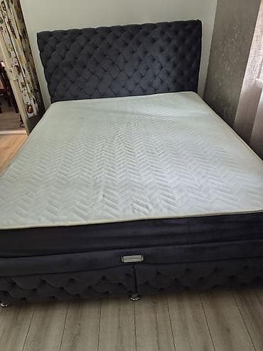Bračni krevet sa boks oprugama i podiznim mehanizmom za odlaganje -