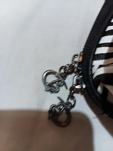 poklon za valentajn: Torba preko ramena sa zebra šarom + bele sunčane naočare - Dizajn — 4