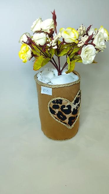 Kućni dekor: Dekorativna aranžmanska saksija sa veštačkim belim ružama - Aranžman — 7