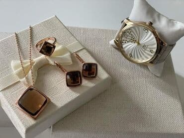 srebrni komplet nakita: Komplet nakita sa kutijom
Cena 2000din — 5