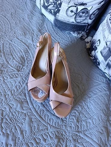 Ženske sandale na punu petu - Model: slingback sandale sa otvorenim