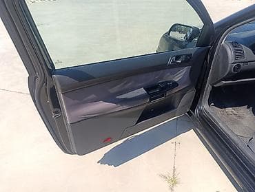 1000 litara je: Volkswagen Polo 1.4,plin trovratni hatchback, crna boja. Ključne — 7