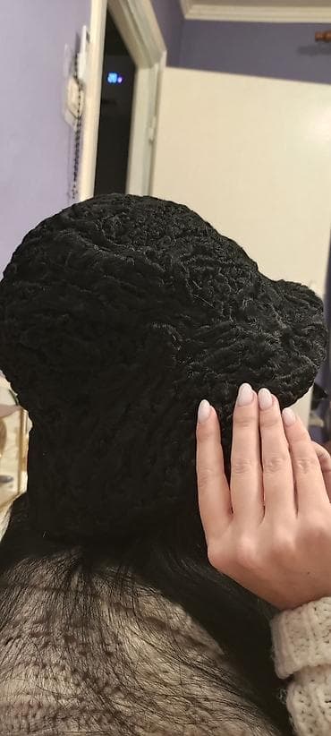 M (57), bоја - Crna