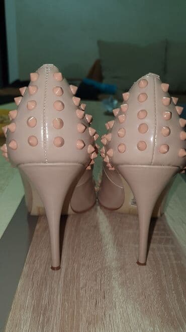 jednodelne pidzame h m: Pumps, 39 — 2